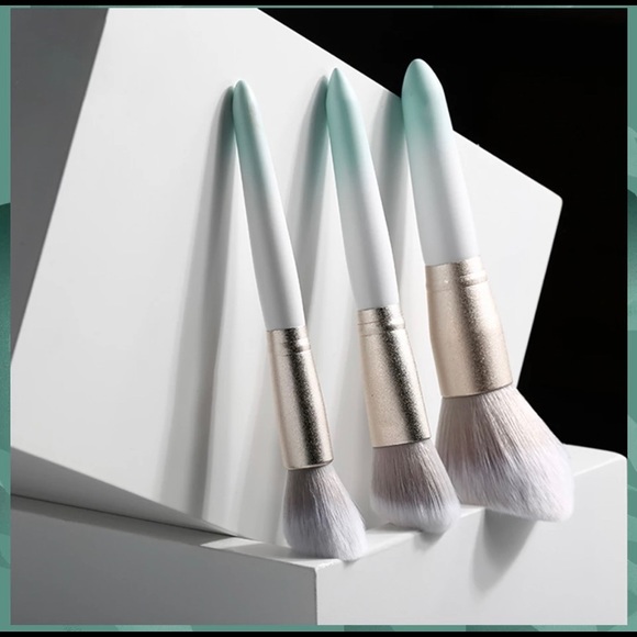 Long Island make up brushes. - Picture 5 of 6